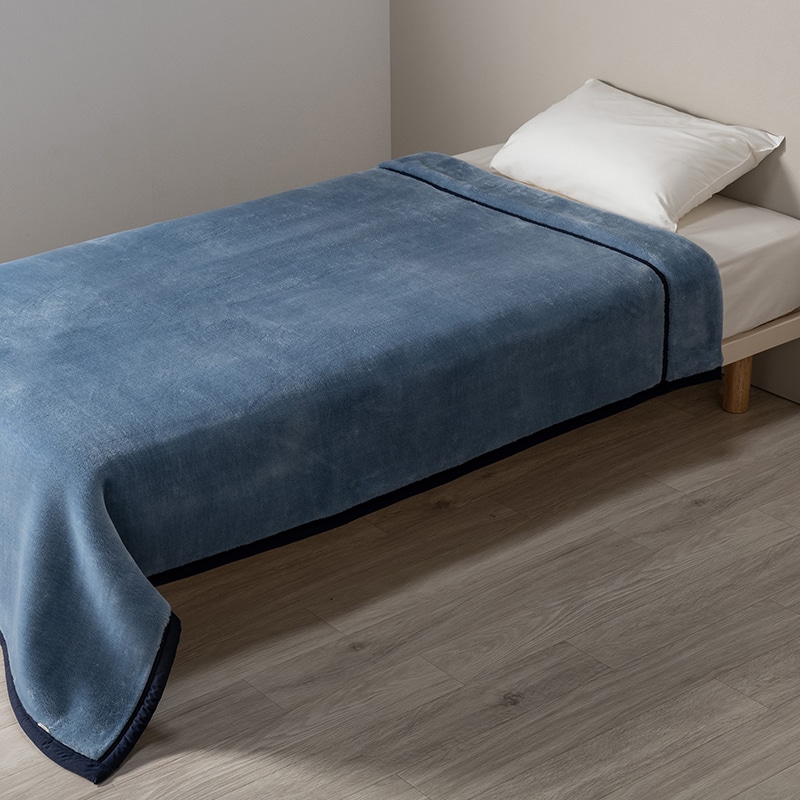 枕:アイボリー 枕カバー:ブラウン 毛布:ブルー 敷きパッド:グレー