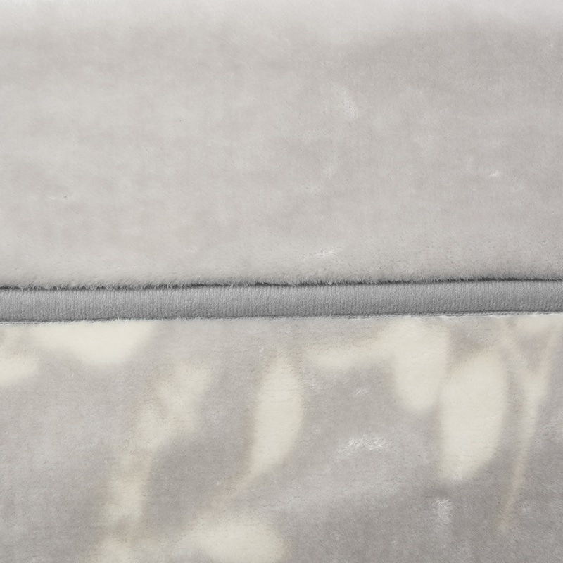 毛布:グレー ダウンマフラー:ネイビー